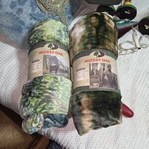 MOSSY OAK NWT SET OF 2 SUPER SOFT OVERSIZED PLUSH THROW. CAMMO